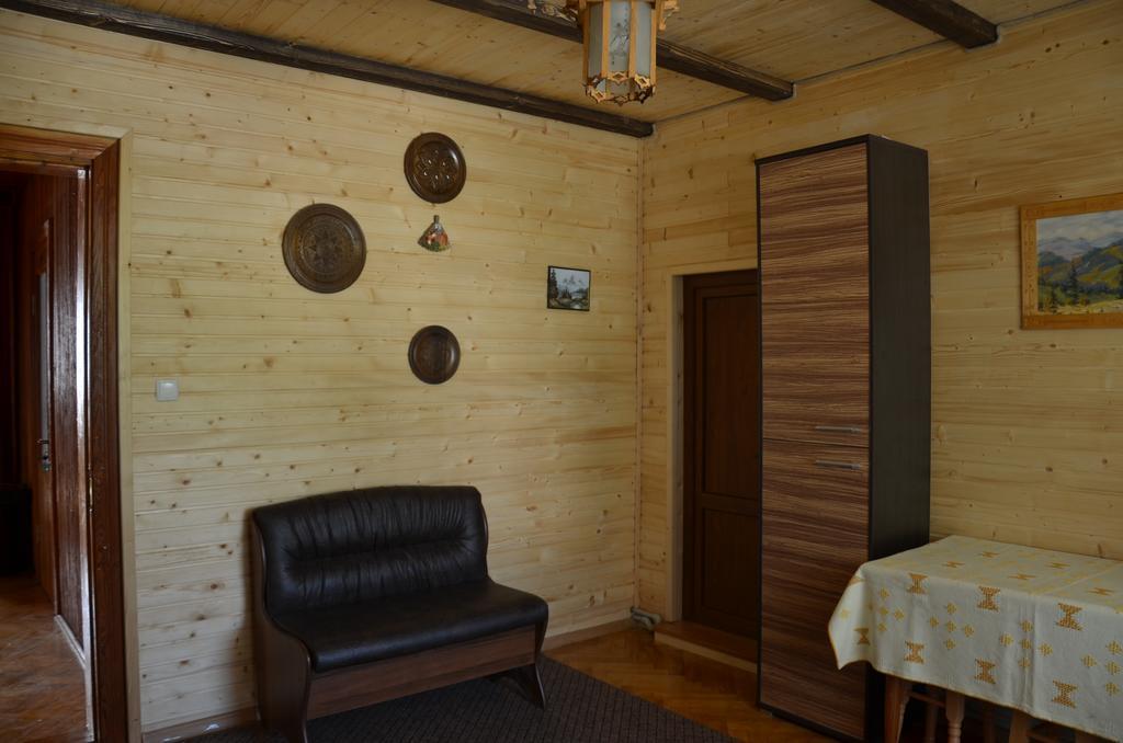 Ferienwohnung Rosinka Jaremtsche Exterior foto