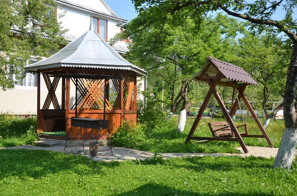 Ferienwohnung Rosinka Jaremtsche Exterior foto