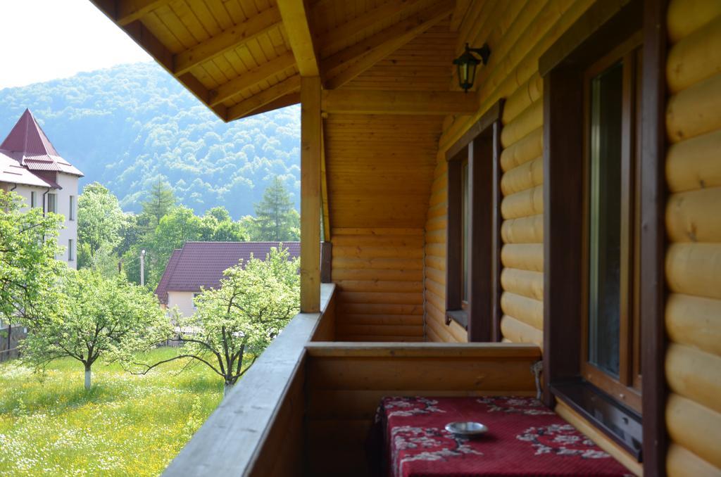 Ferienwohnung Rosinka Jaremtsche Exterior foto