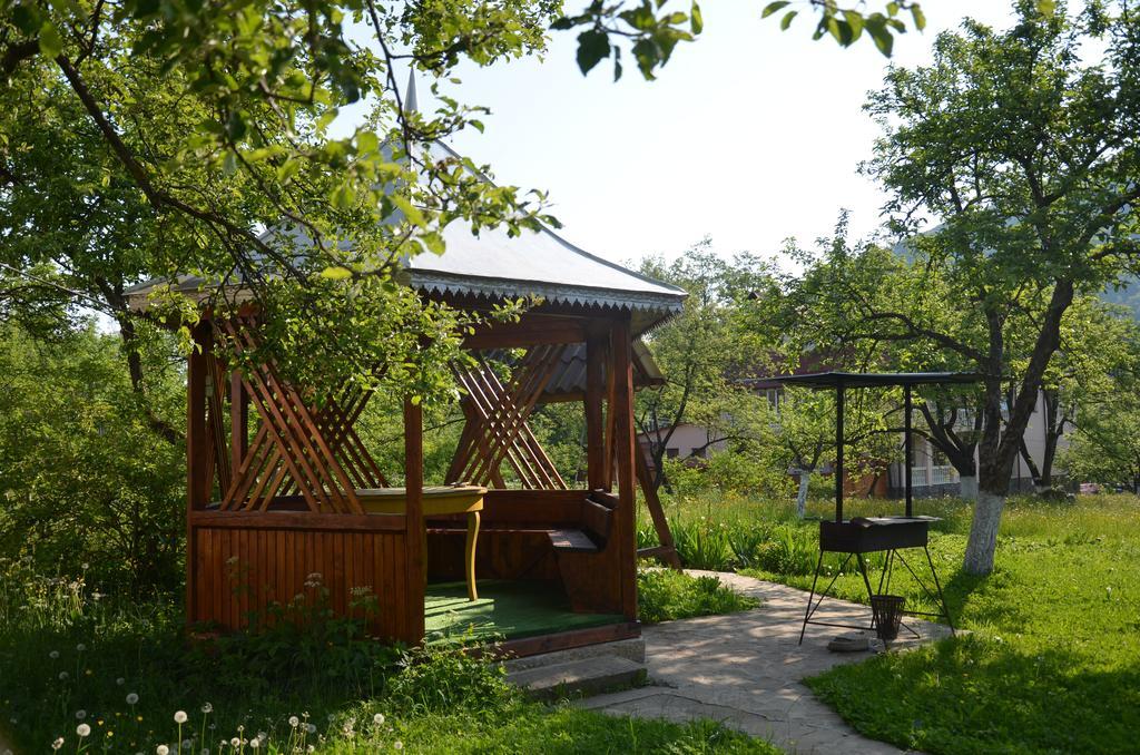 Ferienwohnung Rosinka Jaremtsche Exterior foto